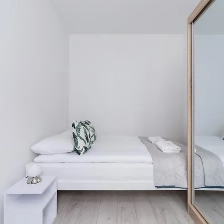 Expo Cracow Nowohucka By Renters Apartment *